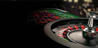 Filipino player browsing 777panalo sports and casino sections on mobile